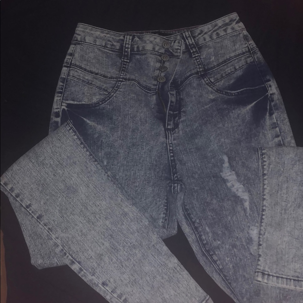 High waisted jeans